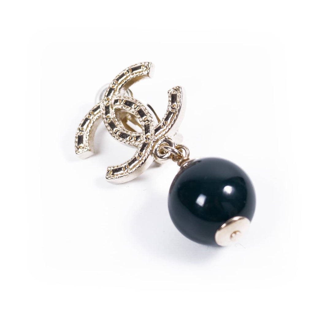 Chanel Pearl Drop-In Earrings Accessories Chanel - Shop authentic new pre-owned designer brands online at Re-Vogue