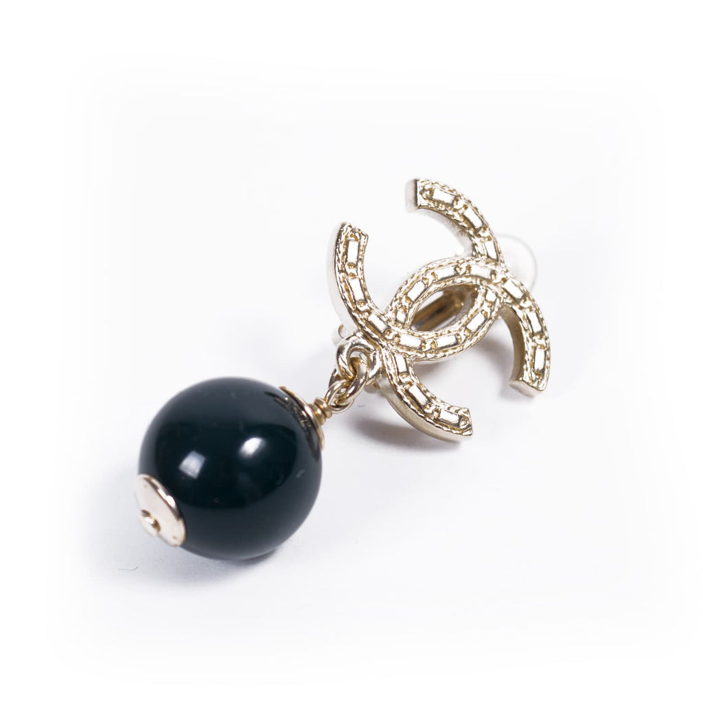 Chanel Pearl Drop-In Earrings Accessories Chanel - Shop authentic new pre-owned designer brands online at Re-Vogue