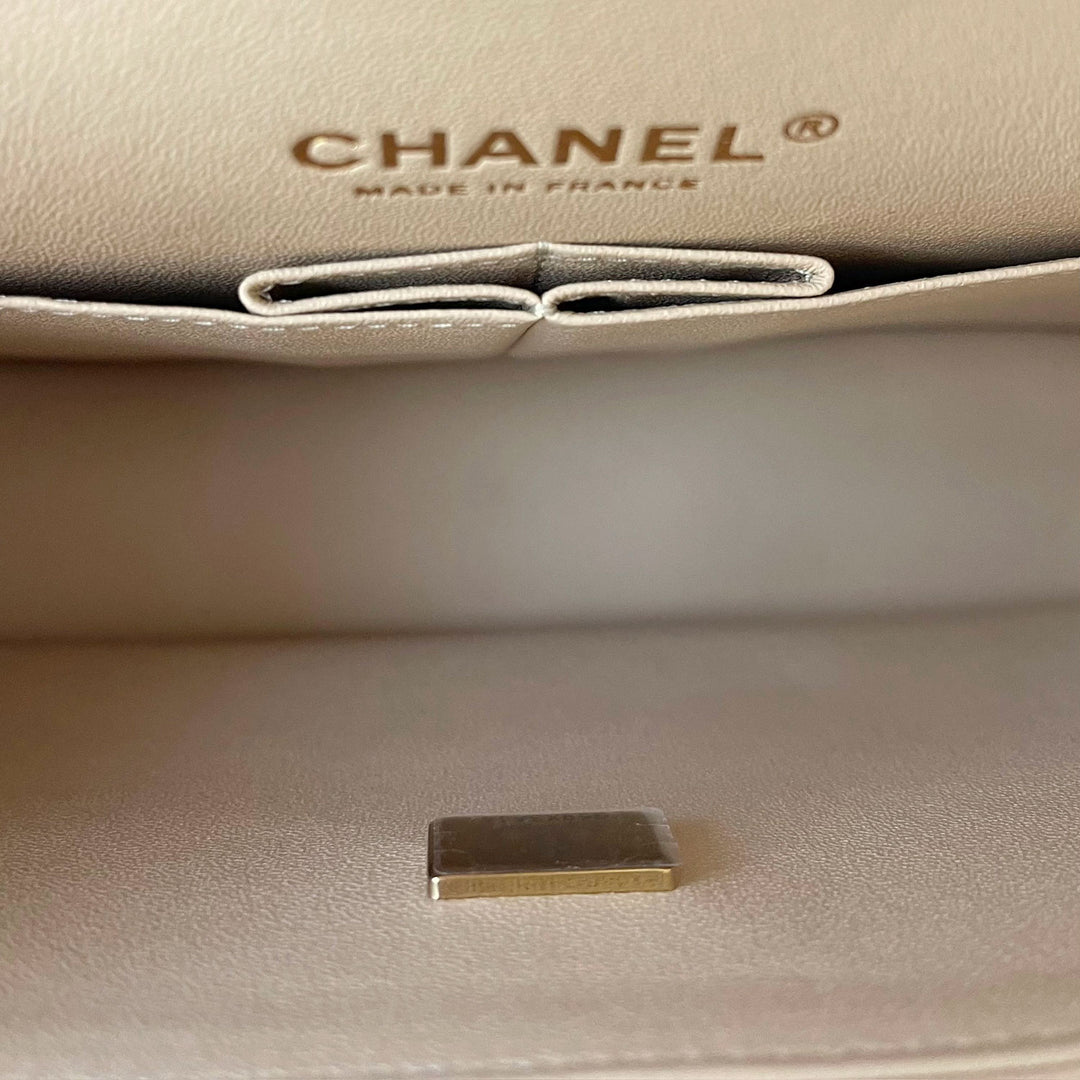 Chanel Classic Medium Double Flap - revogue