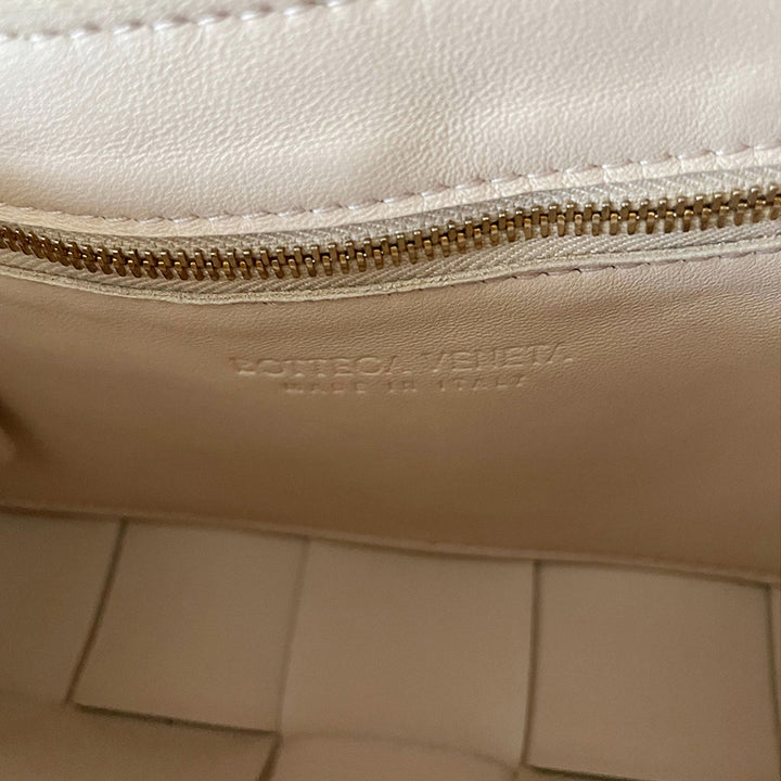 Bottega Veneta Cassette Bag - revogue