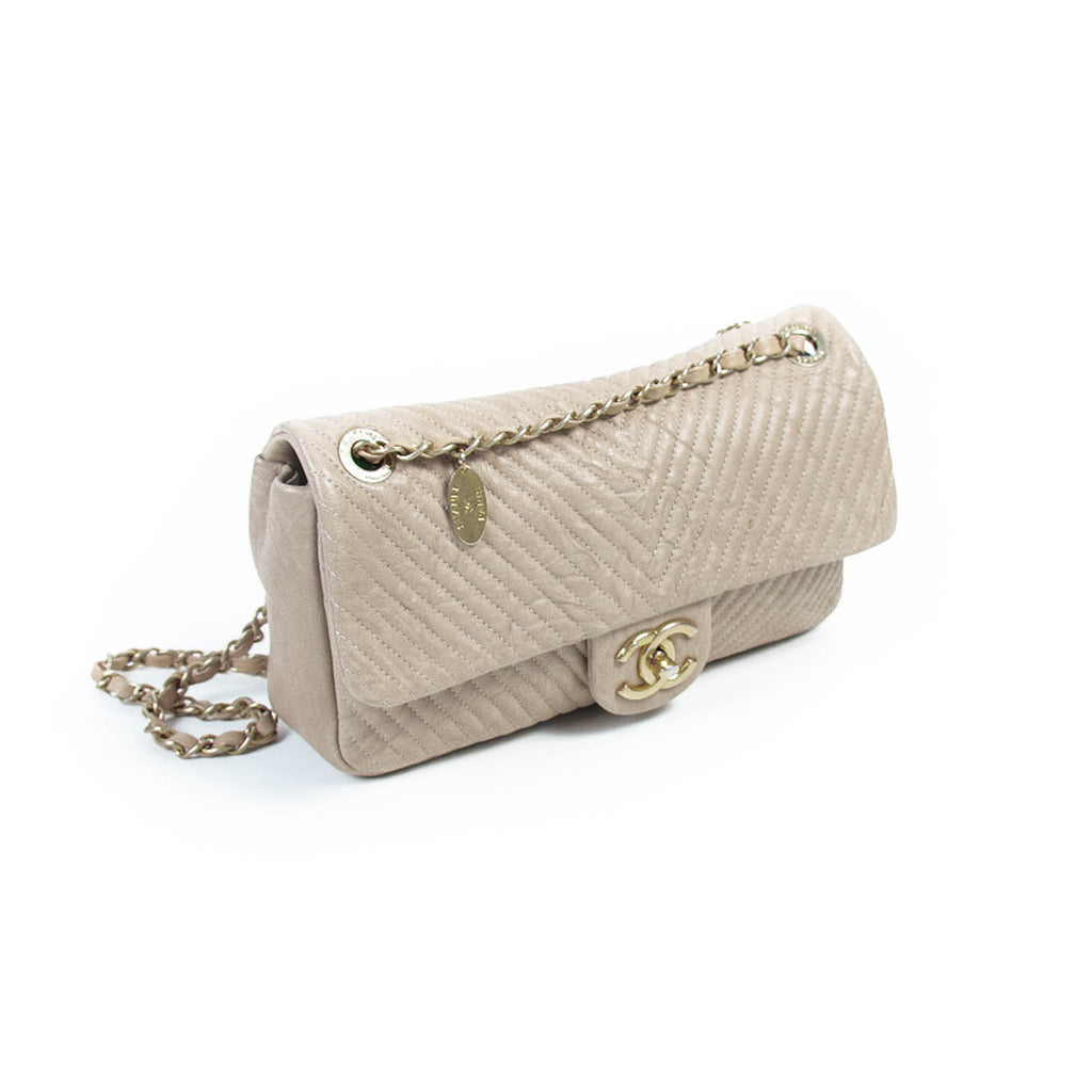 Chanel Medium Classic Chevron Flap Bag Bags Chanel - Shop authentic new pre-owned designer brands online at Re-Vogue