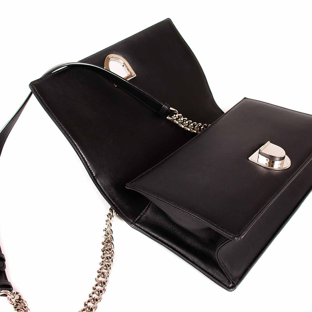 Christian Dior Diorama Medium Shoulder Bag Bags Dior - Shop authentic new pre-owned designer brands online at Re-Vogue