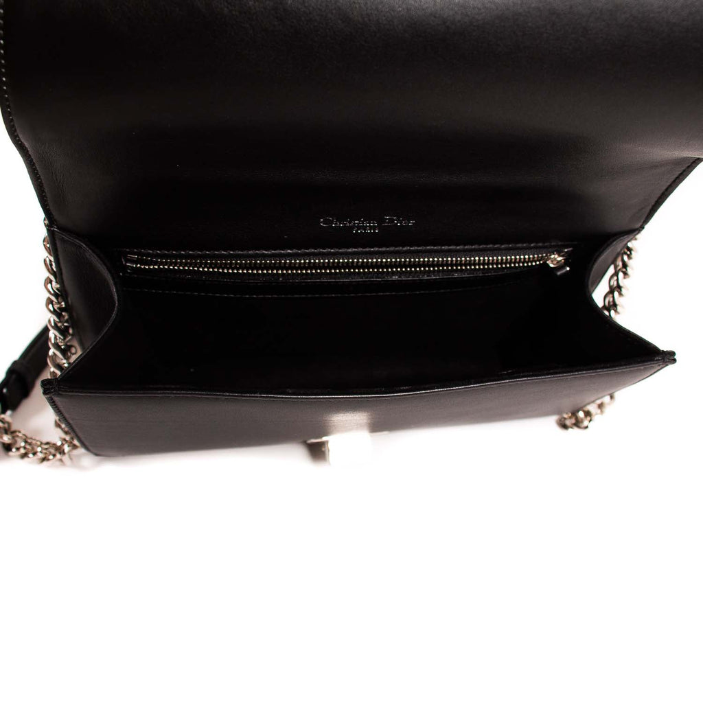 Christian Dior Diorama Medium Shoulder Bag Bags Dior - Shop authentic new pre-owned designer brands online at Re-Vogue