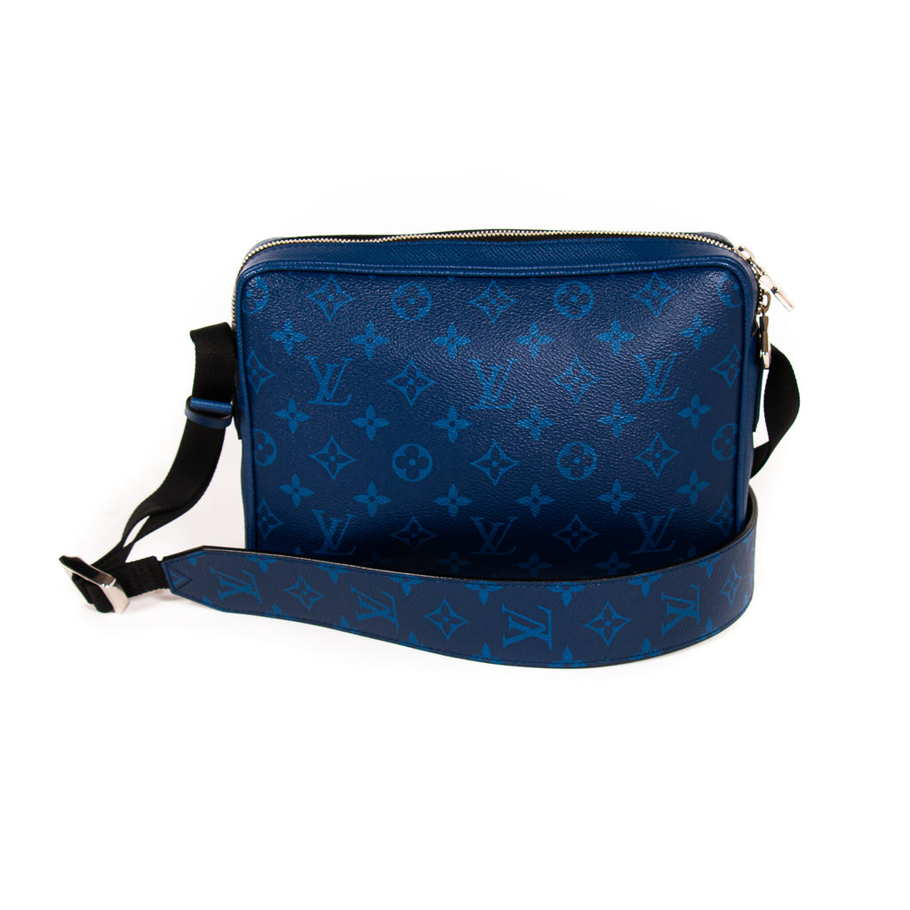 Louis Vuitton Taigarama Outdoor Messenger Bags Louis Vuitton - Shop authentic new pre-owned designer brands online at Re-Vogue