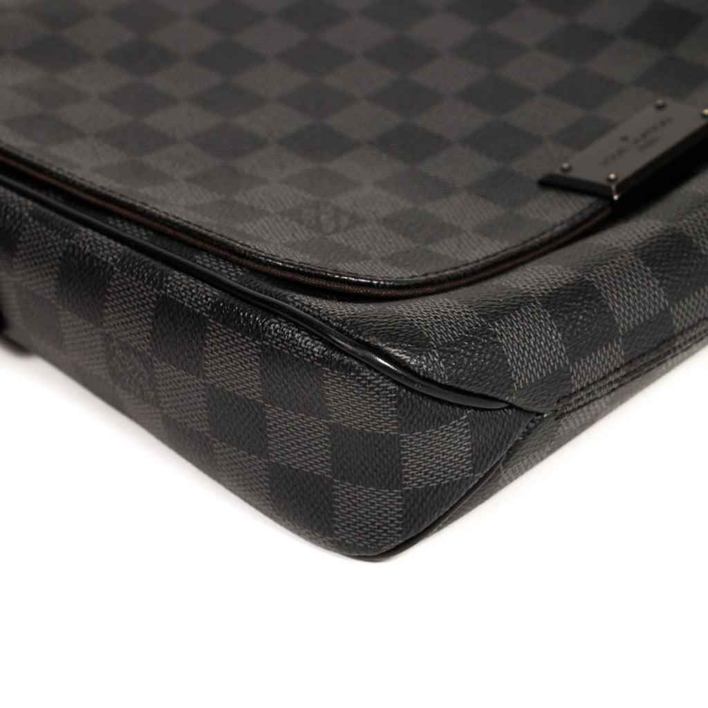 Louis Vuitton Damier Graphite District PM