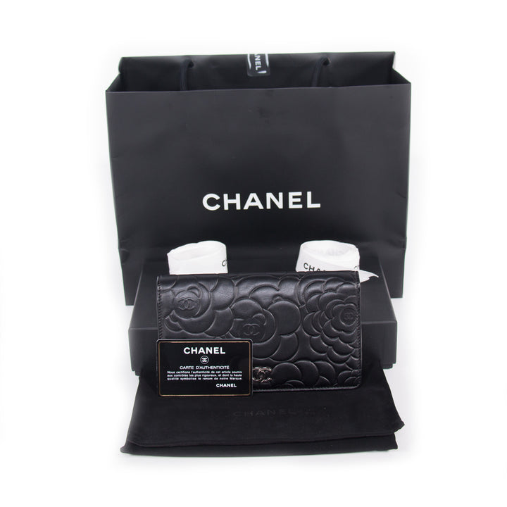 Chanel Camelia Bifold Wallet Accessories Chanel - Shop authentic new pre-owned designer brands online at Re-Vogue