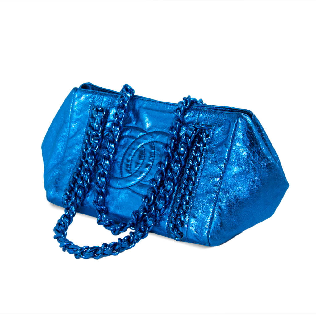 Chanel Modern Chain E/W Tote Bags Chanel - Shop authentic new pre-owned designer brands online at Re-Vogue