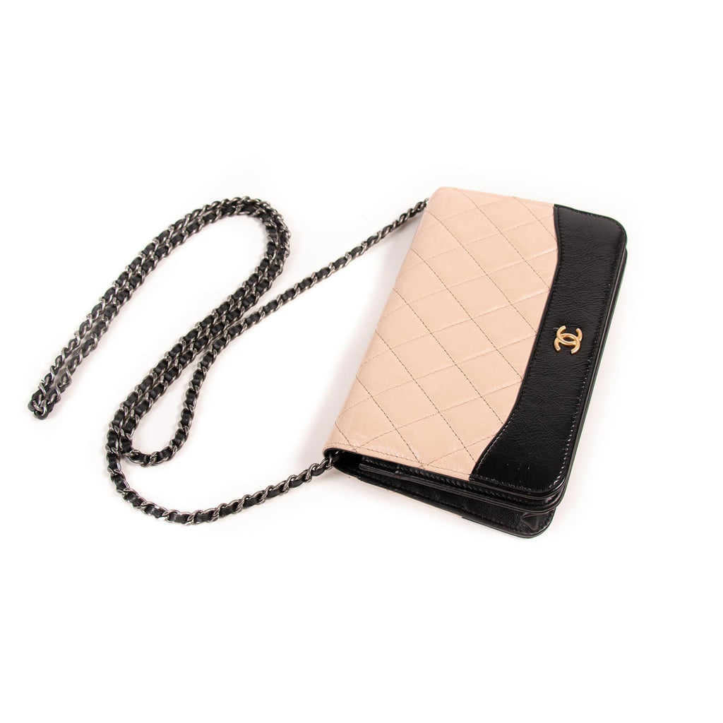 Chanel Bi-Color Wallet on Chain Bags Chanel - Shop authentic new pre-owned designer brands online at Re-Vogue