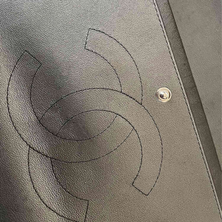 Chanel Classic Maxi Double Flap Bag - revogue