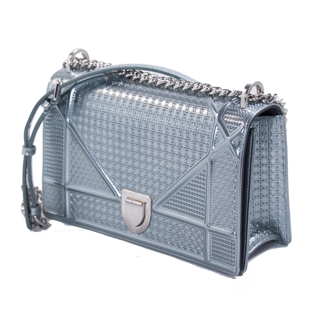 Christian Dior Diorama Medium Shoulder Bag Bags Dior - Shop authentic new pre-owned designer brands online at Re-Vogue