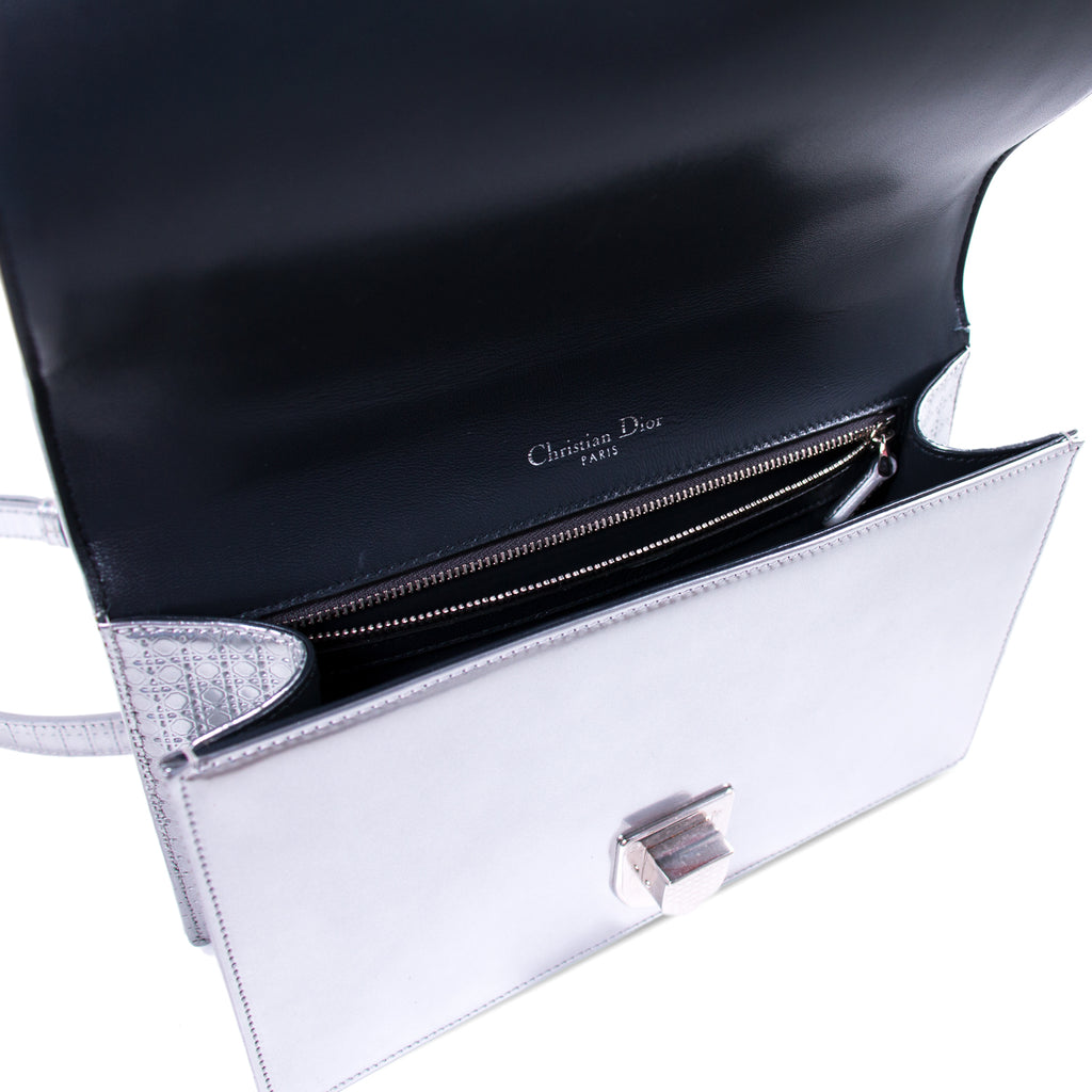 Christian Dior Diorama Medium Shoulder Bag Bags Dior - Shop authentic new pre-owned designer brands online at Re-Vogue