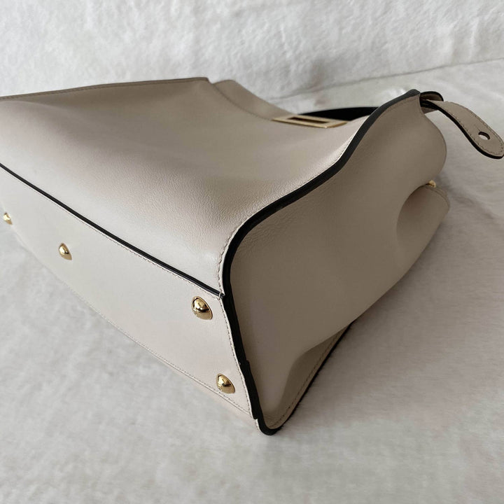 Fendi Peekaboo Iconic Medium Bag - revogue