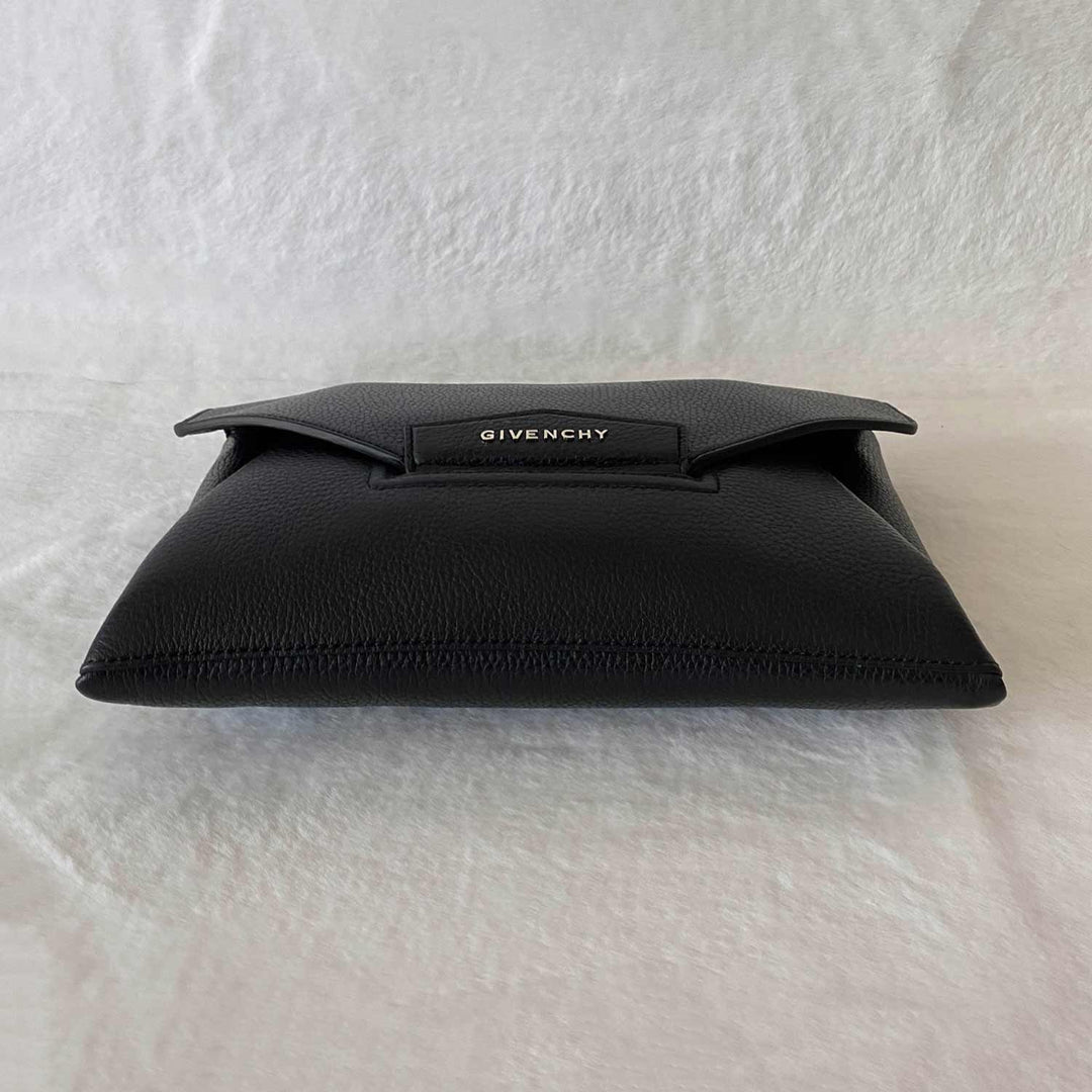 Givenchy Antigona Envelope Clutch Bag - revogue