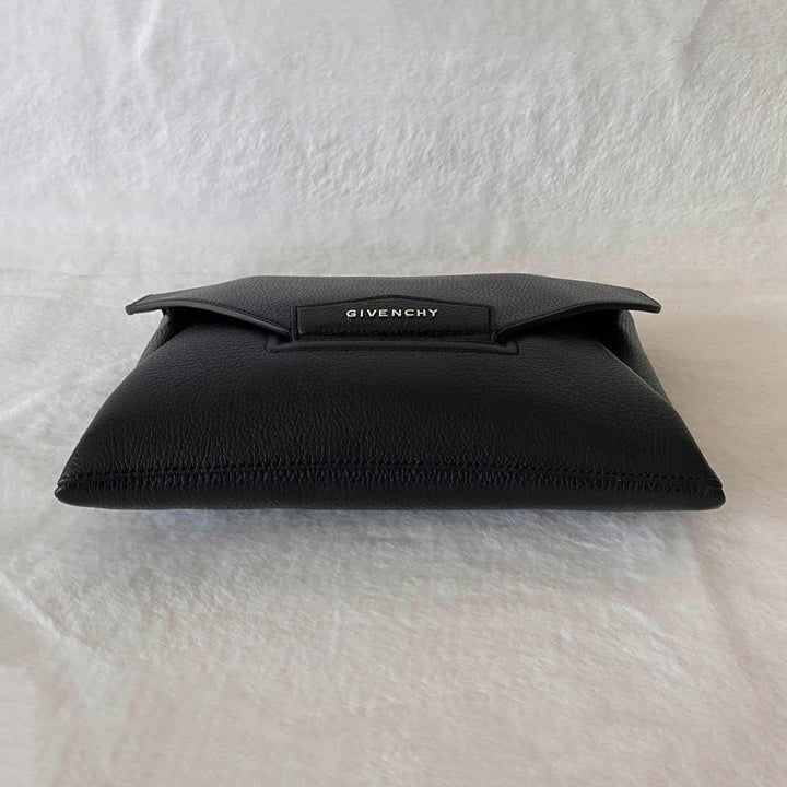 Givenchy Antigona Envelope Clutch Bag - revogue