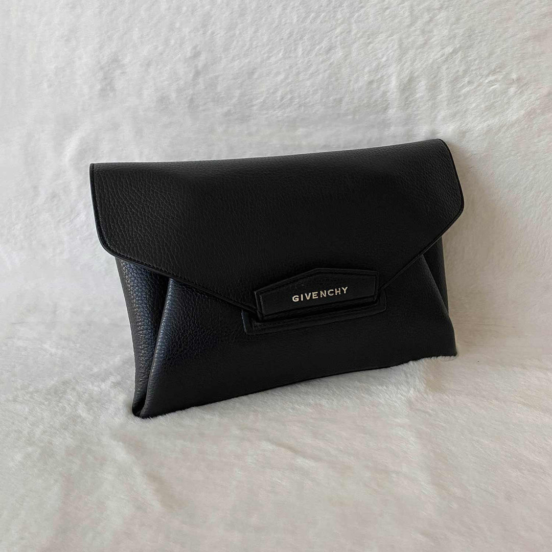 Givenchy Antigona Envelope Clutch Bag - revogue