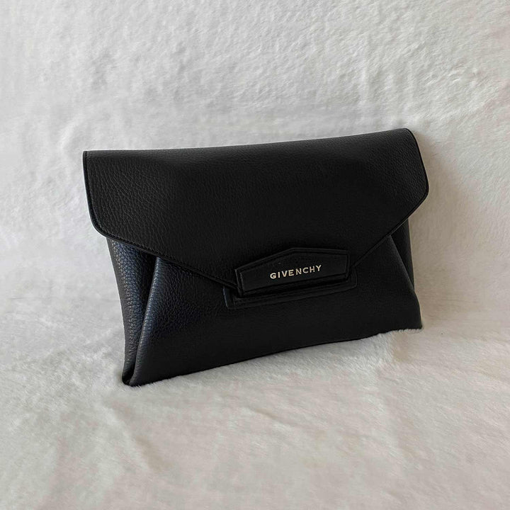 Givenchy Antigona Envelope Clutch Bag - revogue
