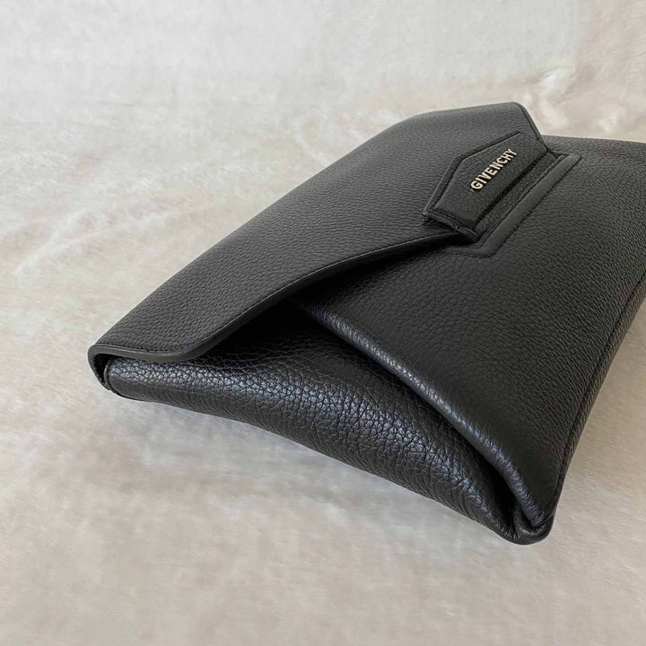 Givenchy Antigona Envelope Clutch Bag - revogue
