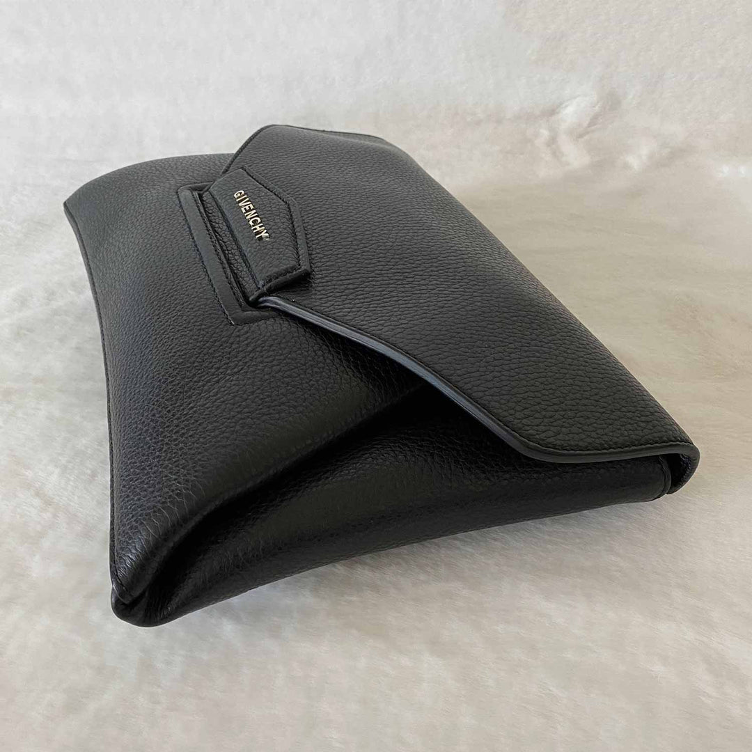 Givenchy Antigona Envelope Clutch Bag - revogue