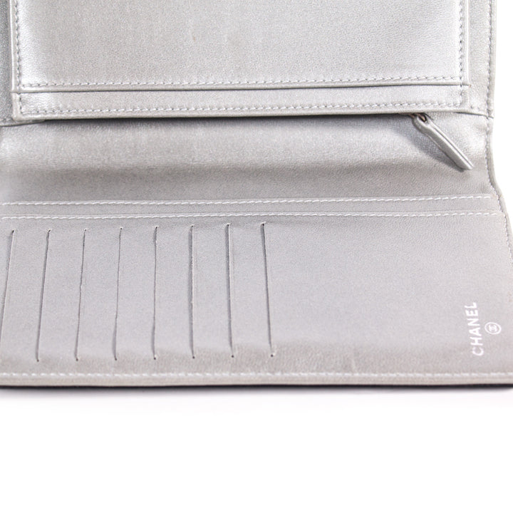 Chanel Camelia Bifold Wallet Accessories Chanel - Shop authentic new pre-owned designer brands online at Re-Vogue