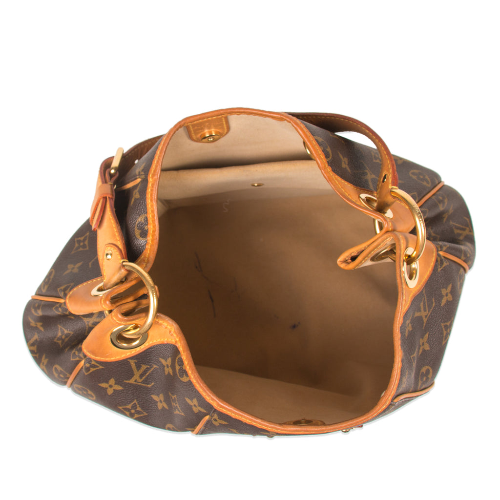 Louis Vuitton Monogram Galleria PM Bags Louis Vuitton - Shop authentic new pre-owned designer brands online at Re-Vogue