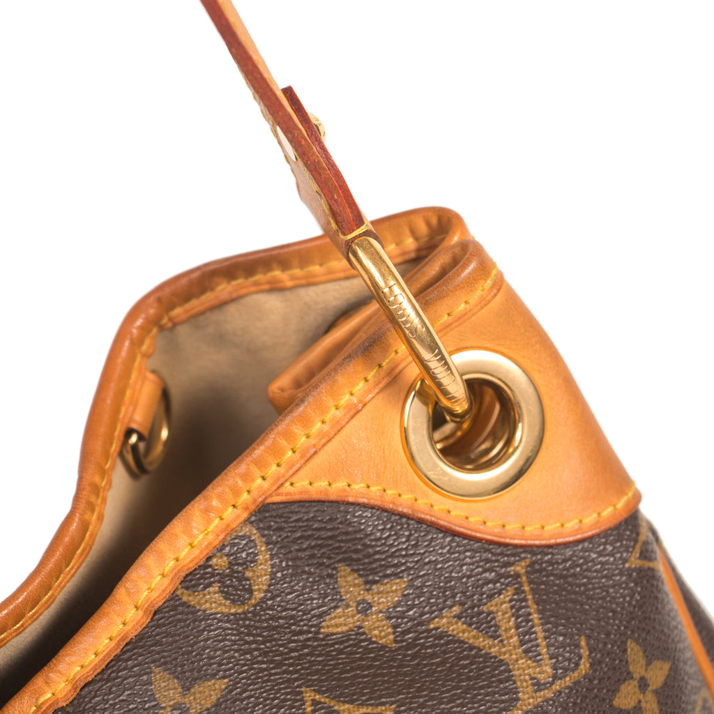 Louis Vuitton Monogram Galleria PM Bags Louis Vuitton - Shop authentic new pre-owned designer brands online at Re-Vogue