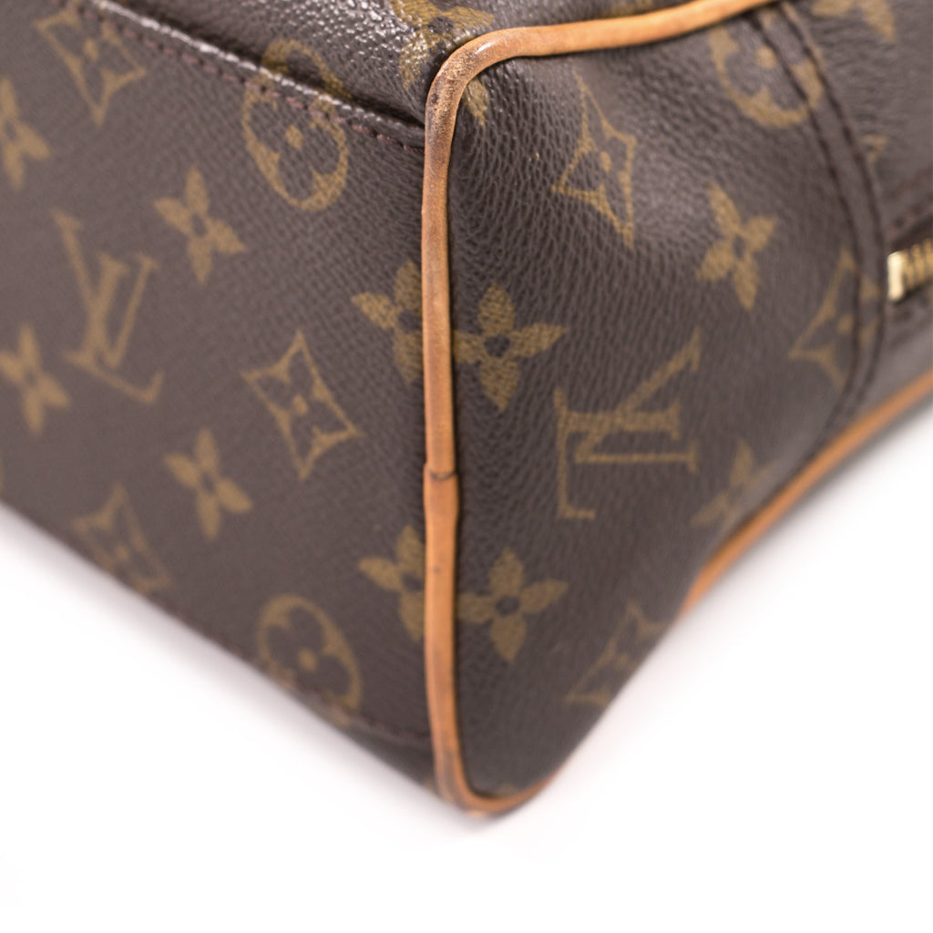 Louis Vuitton Monogram Manhattan PM Bags Louis Vuitton - Shop authentic new pre-owned designer brands online at Re-Vogue