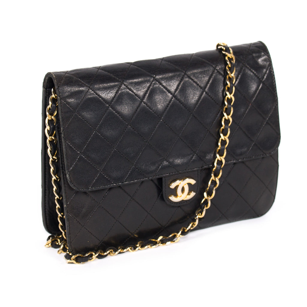 Chanel Classic Quilted Chain Shoulder Bag Bags Chanel - Shop authentic new pre-owned designer brands online at Re-Vogue