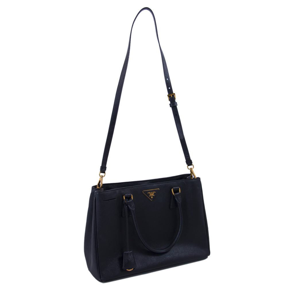 Prada Medium Saffiano Lux Tote Bags Prada - Shop authentic new pre-owned designer brands online at Re-Vogue