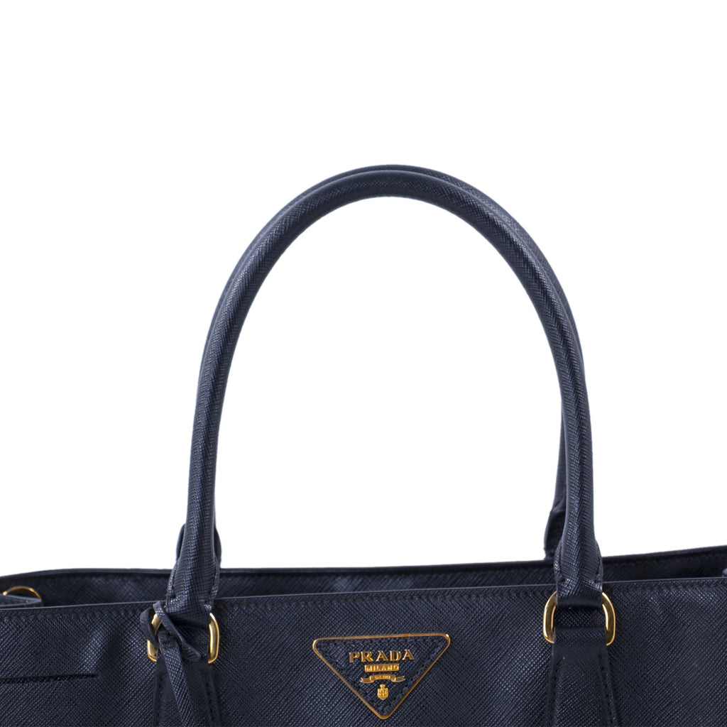 Prada Medium Saffiano Lux Tote Bags Prada - Shop authentic new pre-owned designer brands online at Re-Vogue