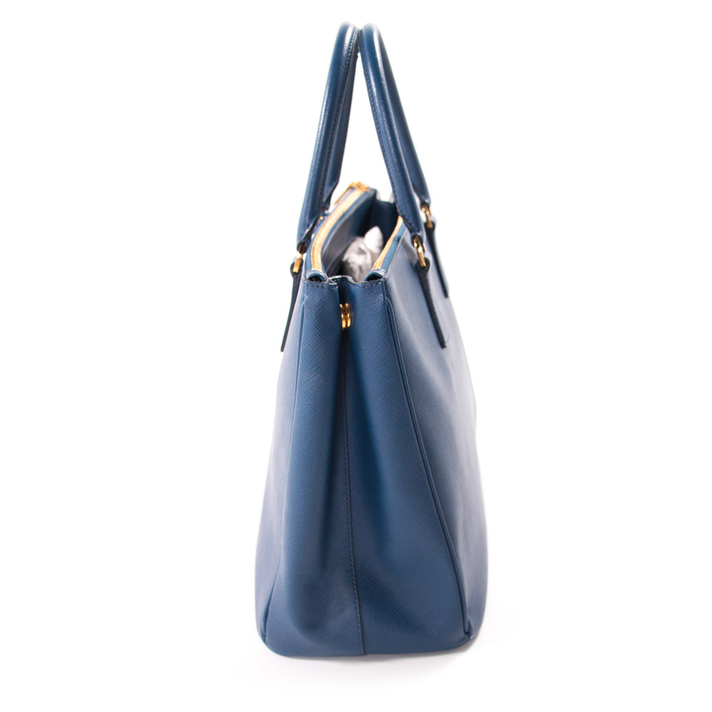 Prada Saffiano Lux Double-Zip Tote Bag Bags Prada - Shop authentic new pre-owned designer brands online at Re-Vogue