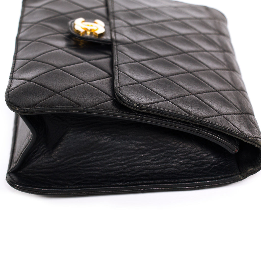 Chanel Classic Quilted Chain Shoulder Bag Bags Chanel - Shop authentic new pre-owned designer brands online at Re-Vogue