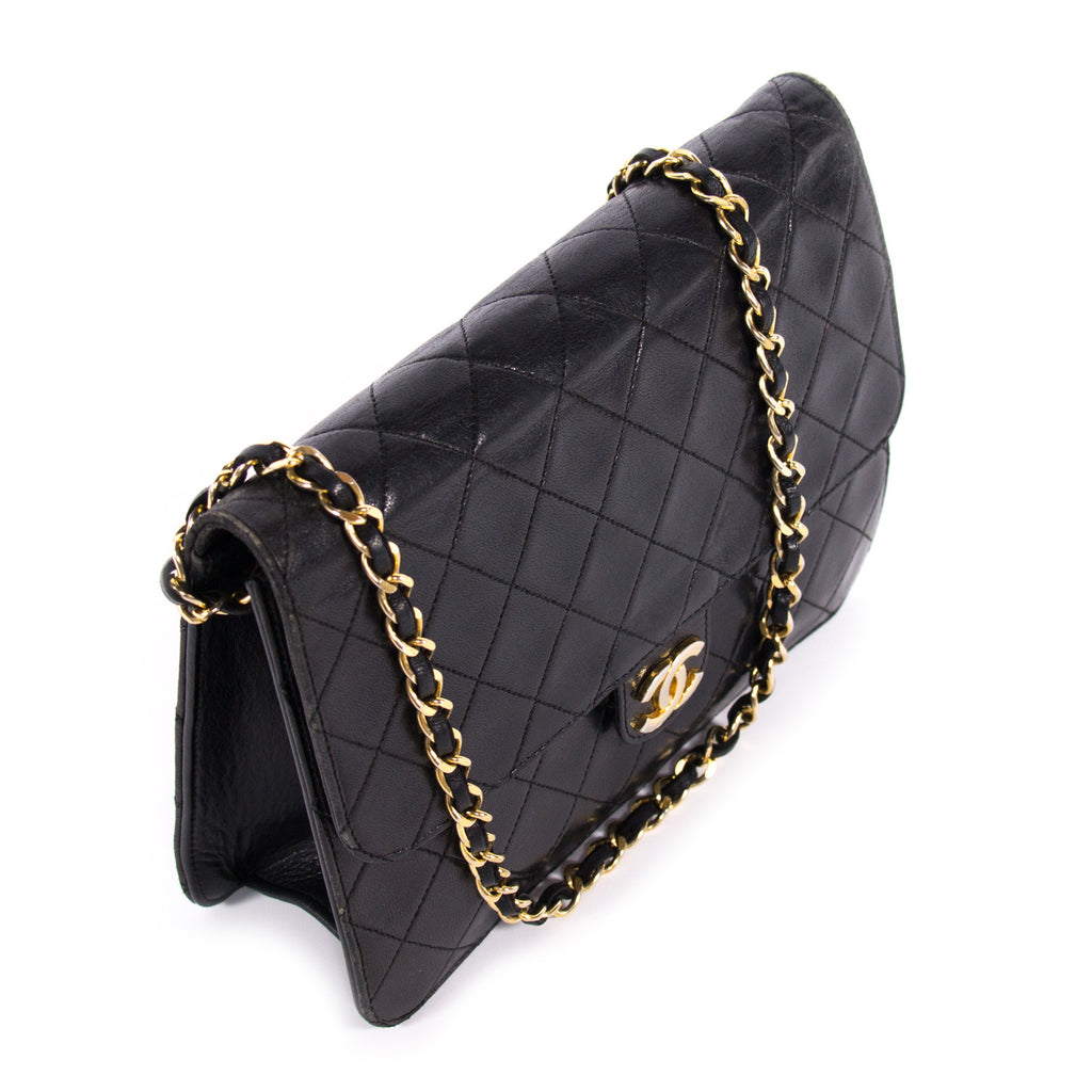 Chanel Classic Quilted Chain Shoulder Bag Bags Chanel - Shop authentic new pre-owned designer brands online at Re-Vogue